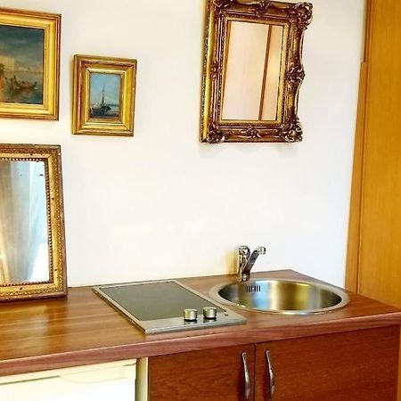 Small Luxurious Room In The Heart Of Saint Germain باريس المظهر الخارجي الصورة